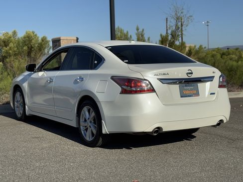 Used 2014 Nissan Altima 2.5 SV w/ Convenience Package image 10