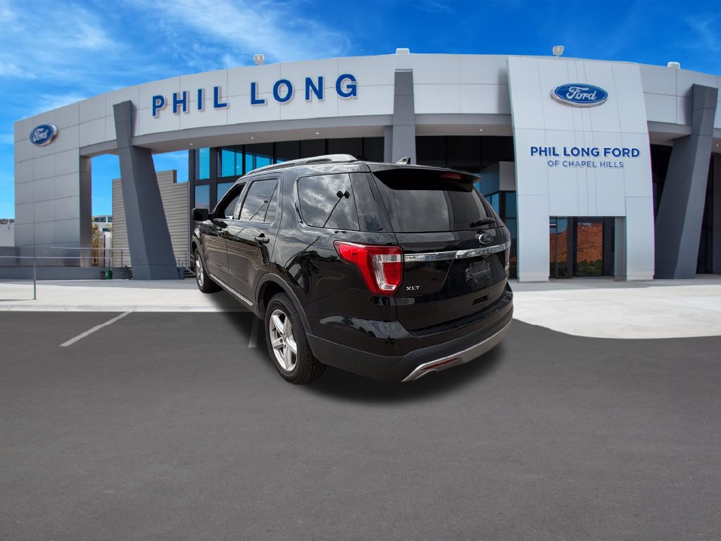 Used 2017 Ford Explorer XLT w/ Equipment Group 202A AWD/4WD image 3
