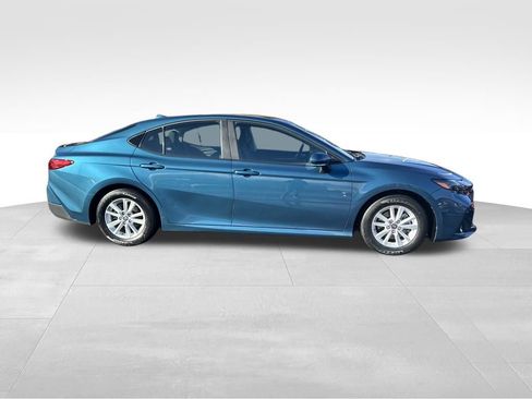 Used 2025 Toyota Camry LE image 8