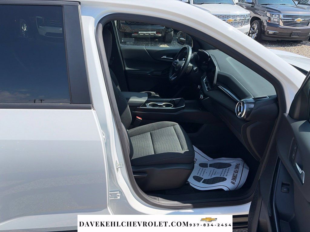 Used 2025 Chevrolet Equinox LT AWD/4WD image 21