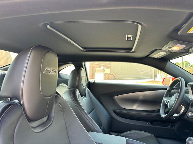 Used 2010 Chevrolet Camaro SS w/ White Stripe Package RWD image 12