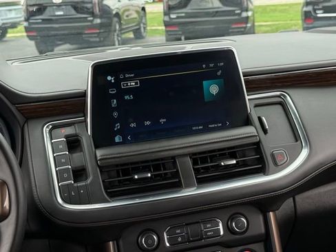 Used 2023 Chevrolet Suburban High Country image 27