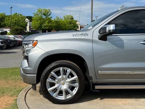Used 2025 Chevrolet Silverado 1500 High Country w/ Technology Package AWD/4WD image 12