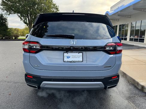 New 2025 Honda Pilot Touring image 4