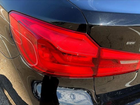 Used 2018 BMW 530e image 32