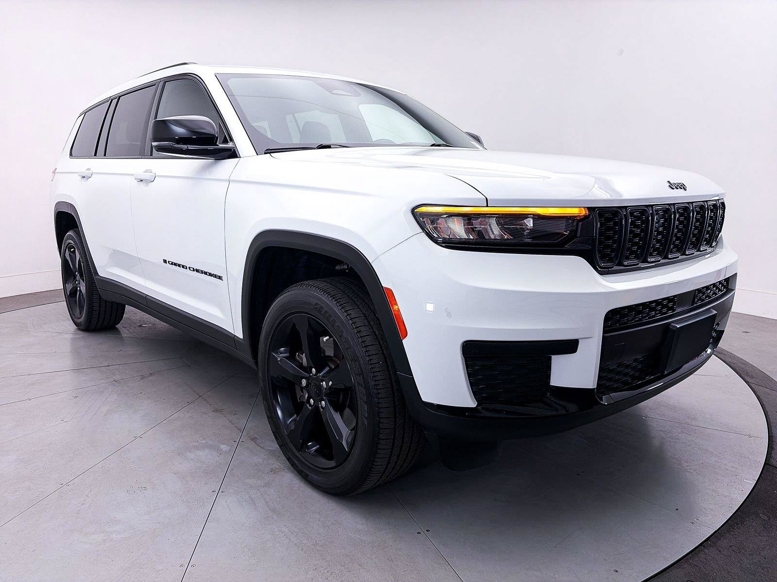 Used 2023 Jeep Grand Cherokee L Laredo AWD/4WD image 11