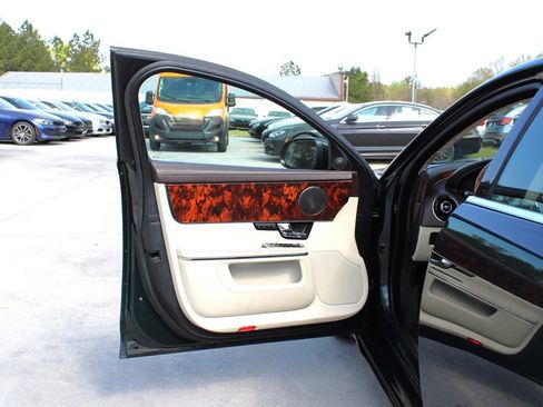 Used 2011 Jaguar XJ L image 31