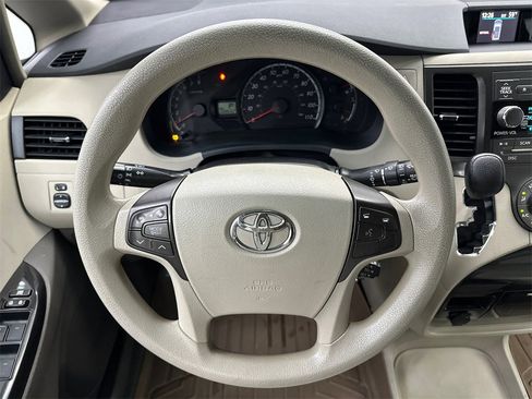 Used 2011 Toyota Sienna LE image 23