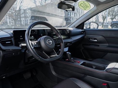 Used 2025 Nissan Kicks SR image 19