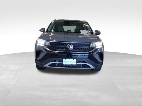 Used 2023 Volkswagen Taos SE w/ Panoramic Sunroof Package AWD/4WD image 6