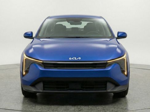 Used 2025 Kia K4 LXS image 2
