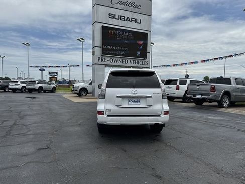 Used 2017 Lexus GX 460 Premium w/ Premium Package AWD/4WD image 4