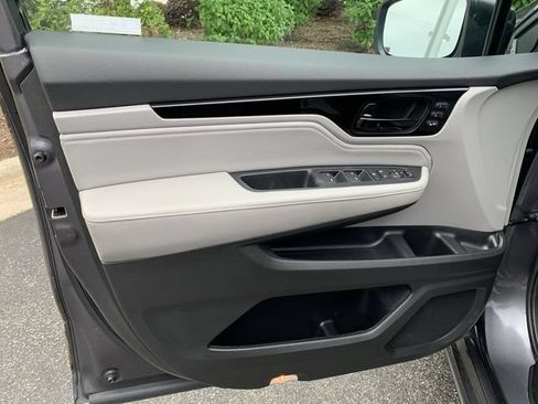 Used 2023 Honda Odyssey Touring image 17