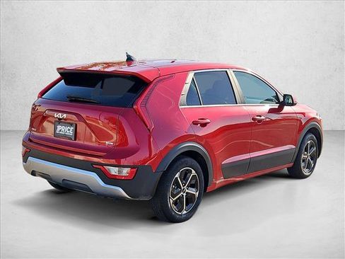 Used 2025 Kia Niro LX FWD image 5
