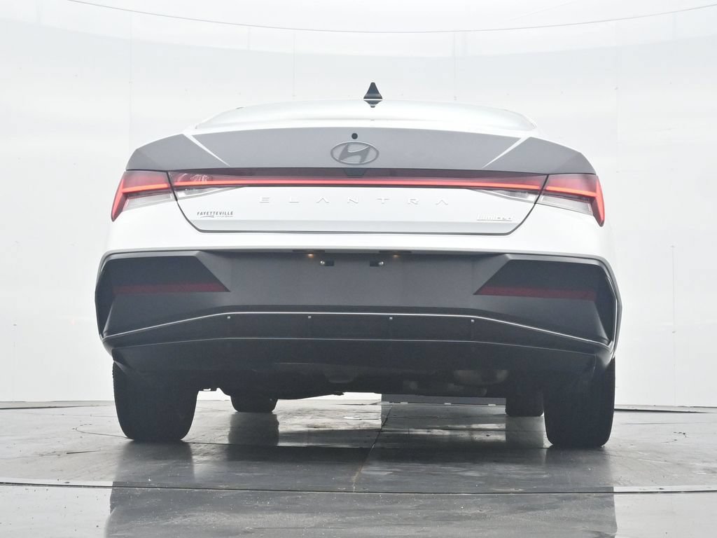 Used 2025 Hyundai Elantra Limited FWD image 35