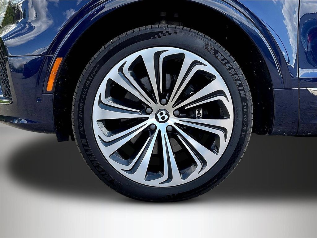 Used 2021 Bentley Bentayga AWD/4WD image 34
