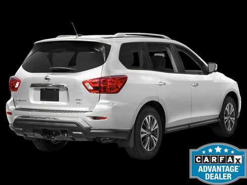 Used 2020 Nissan Pathfinder SV image 2