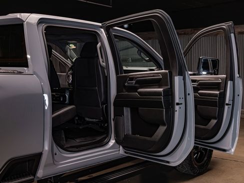 Used 2024 Chevrolet Silverado 2500 LTZ w/ LTZ Plus Package image 30