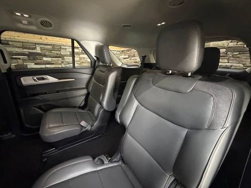 Used 2025 Ford Explorer Active w/ Active Comfort Package AWD/4WD image 32