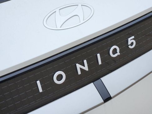 New 2026 Hyundai Ioniq 5 SEL RWD image 8