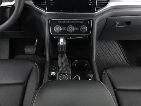 Certified 2023 Volkswagen Atlas Cross Sport SEL image 18