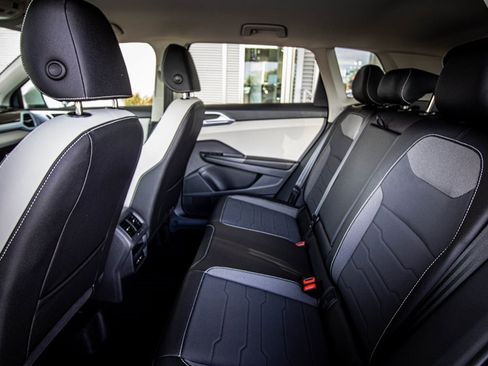 New 2026 Volkswagen Taos SE image 45