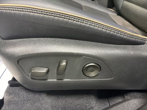 Used 2025 Chevrolet Traverse High Country image 11