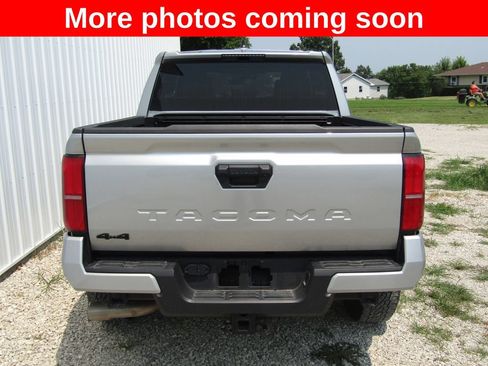 Used 2025 Toyota Tacoma TRD Off-Road AWD/4WD image 4