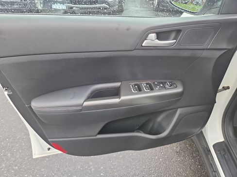 Used 2018 Kia Sportage LX AWD/4WD image 15