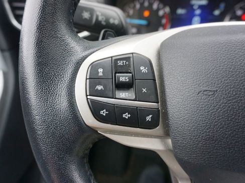 Used 2021 Ford Explorer XLT w/ Equipment Group 202A AWD/4WD image 8