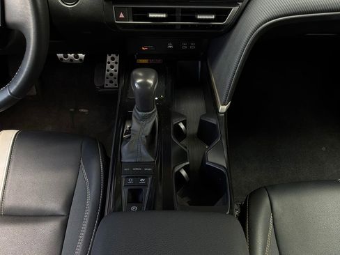 Used 2025 Toyota Camry SE FWD image 15