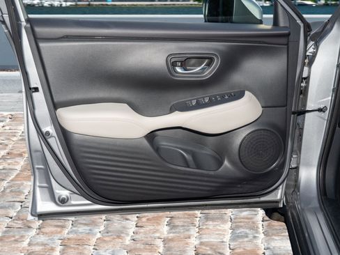 Certified 2023 Honda HR-V LX image 10