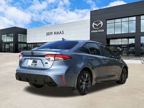 Used 2025 Toyota Corolla SE image 3