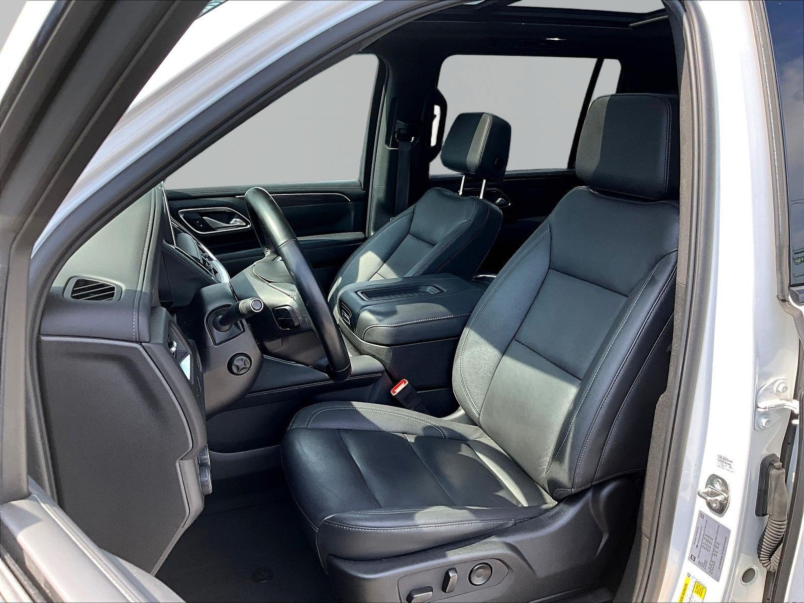 Used 2024 Chevrolet Suburban Z71 w/ Luxury Package AWD/4WD image 21