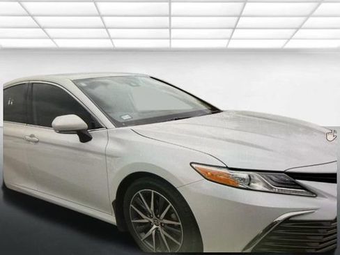 Used 2024 Toyota Camry XLE image 1