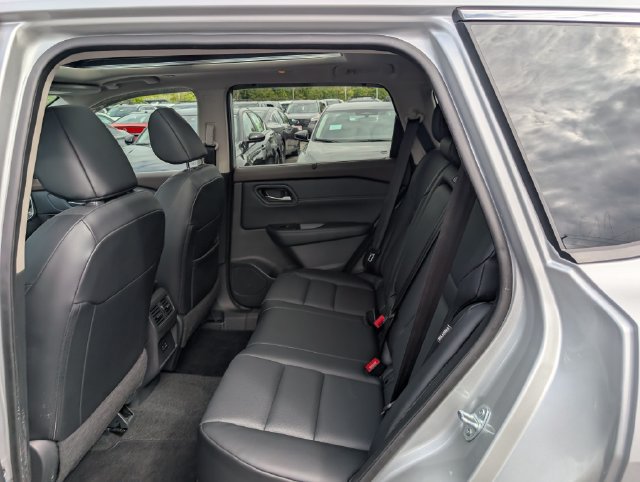 Used 2023 Nissan Rogue SV w/ SV Premium B Package AWD/4WD image 15