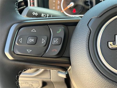 New 2025 Jeep Gladiator Rubicon w/ Convenience Group image 25