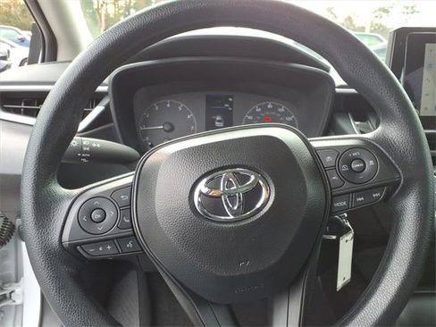 Used 2025 Toyota Corolla LE image 20