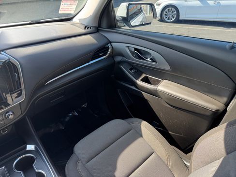 Used 2020 Chevrolet Traverse LT FWD image 17