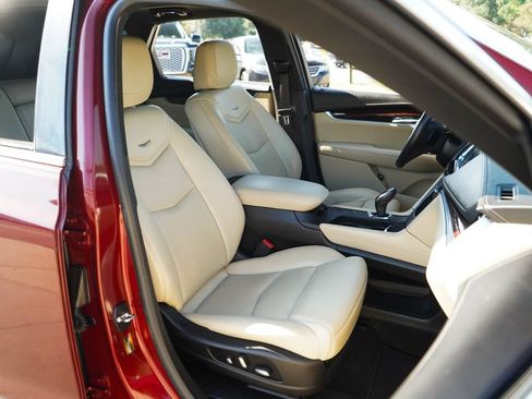 Used 2017 Cadillac XT5 Luxury w/ Driver Awareness Package FWD image 14
