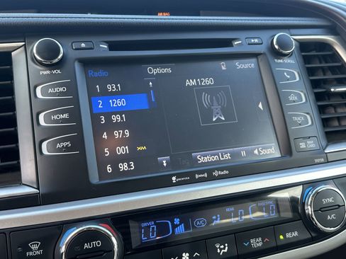 Used 2016 Toyota Highlander XLE image 12