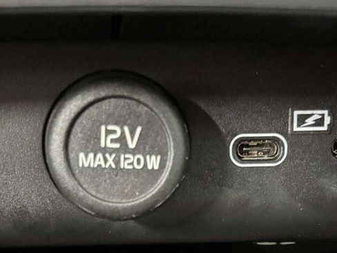 Used 2024 Volvo XC40 B5 Core AWD/4WD image 35
