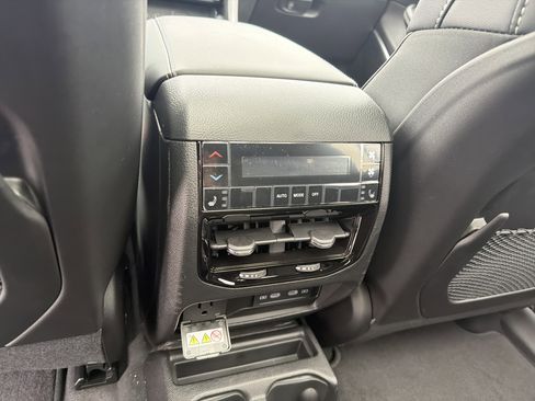 New 2026 Jeep Grand Cherokee L Limited w/ Luxury Tech Group II AWD/4WD image 14