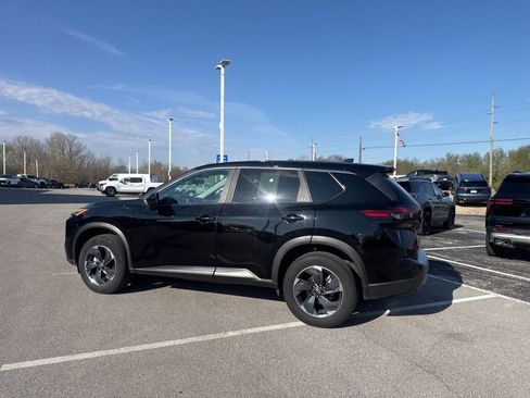 Used 2025 Nissan Rogue SV image 9