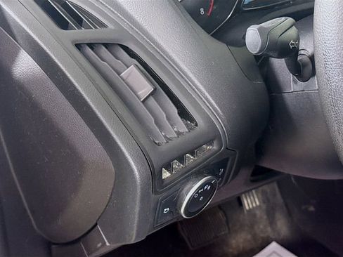 Used 2017 Ford Focus SE image 11