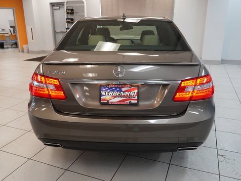 Used 2010 Mercedes-Benz E 350 Sedan image 9