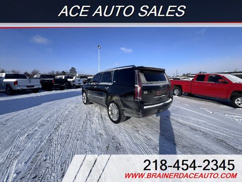 Used 2017 Cadillac Escalade Platinum image 3