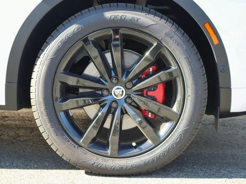 Certified 2024 Jaguar E-PACE R-Dynamic SE image 8