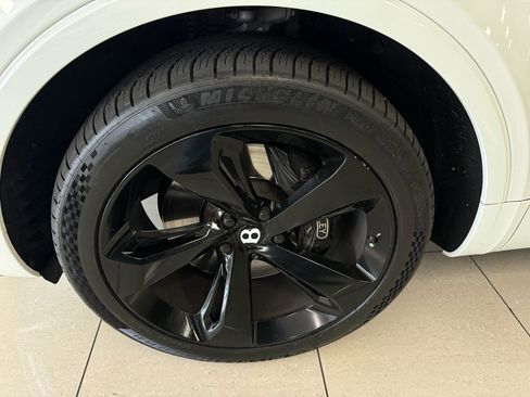 Used 2018 Bentley Bentayga Mulliner AWD/4WD image 45