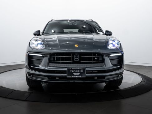 Certified 2025 Porsche Macan image 10